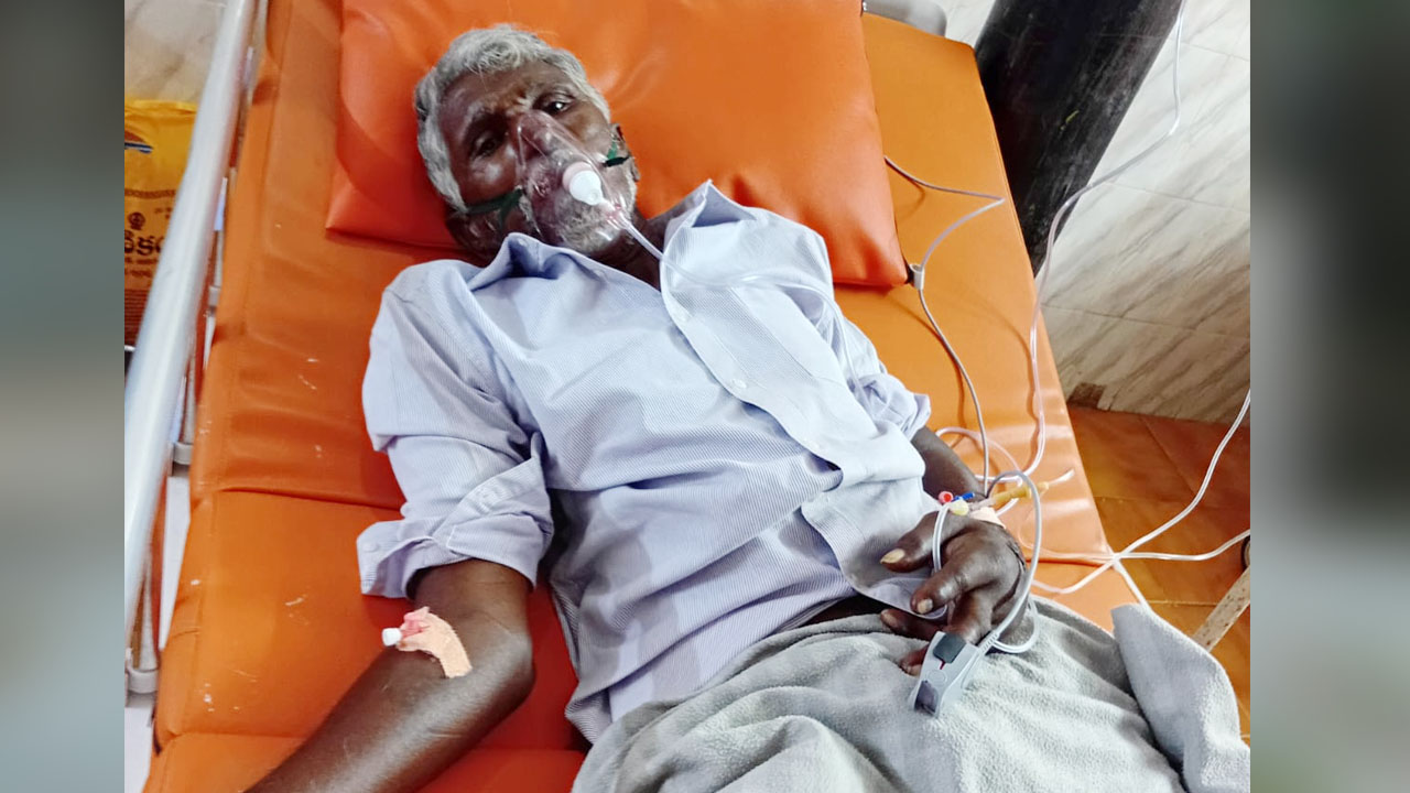 Karimnagar | వింత ఘటన.. చనిపోయాడని వైద్యుల నిర్ధారణ.. ఇంటికి తరలిస్తుండగా లేచిన వృద్ధుడు