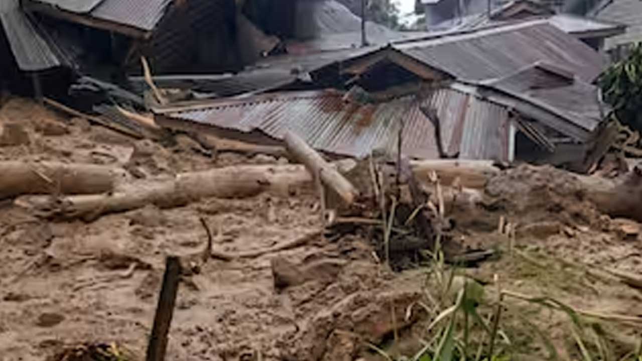 Landslides | సిక్కింలో విరిగిపడిన భారీ కొండచరియలు