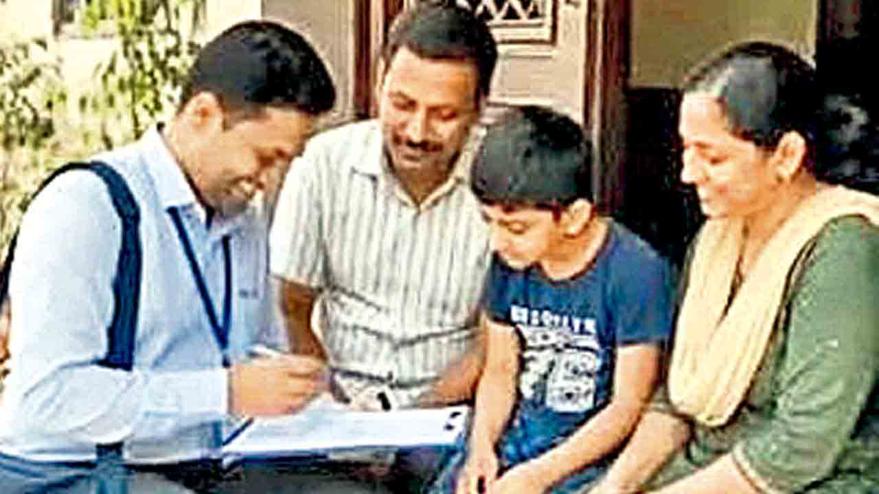 సర్‌ నోటీసు వస్తే.. ఇంటికే బీఎల్‌వోలు!