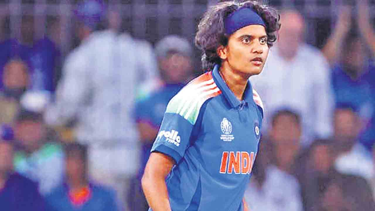 చరణి ఆల్‌టైం రికార్డు.. ఐసీసీ టీ20 బౌలింగ్‌ ర్యాంకుల్లో కొత్త చరిత్ర