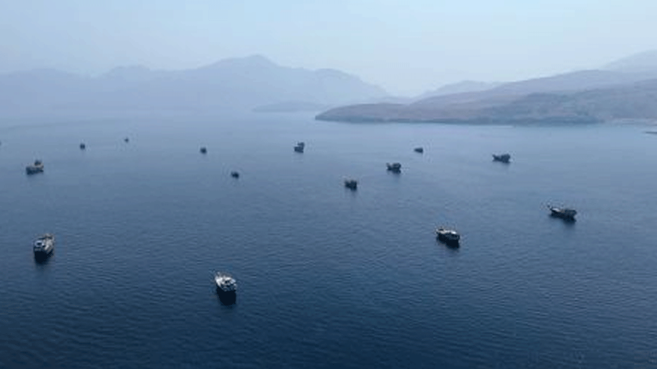 Strait of Hormuz | అమెరికా సేన‌ల ర‌క్ష‌ణ‌లో హ‌ర్మూజ్ జ‌ల‌సంధి దాటిన 40 వాణిజ్య నౌక‌లు..!