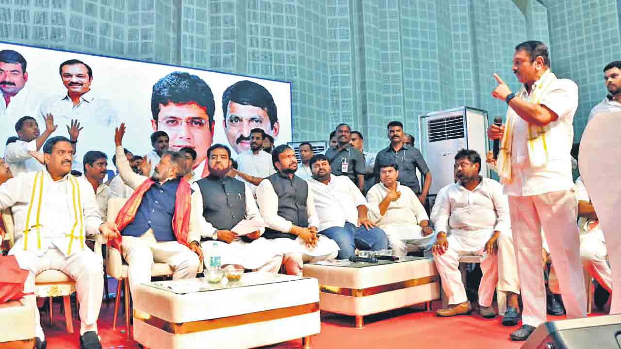 గొంతు నొక్కాలని చూస్తే ఊరుకోం!