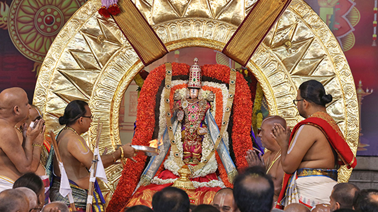 Tirumala Brahmotsavams | సూర్యప్రభ వాహనంపై మలయప్పస్వామి దర్శనం