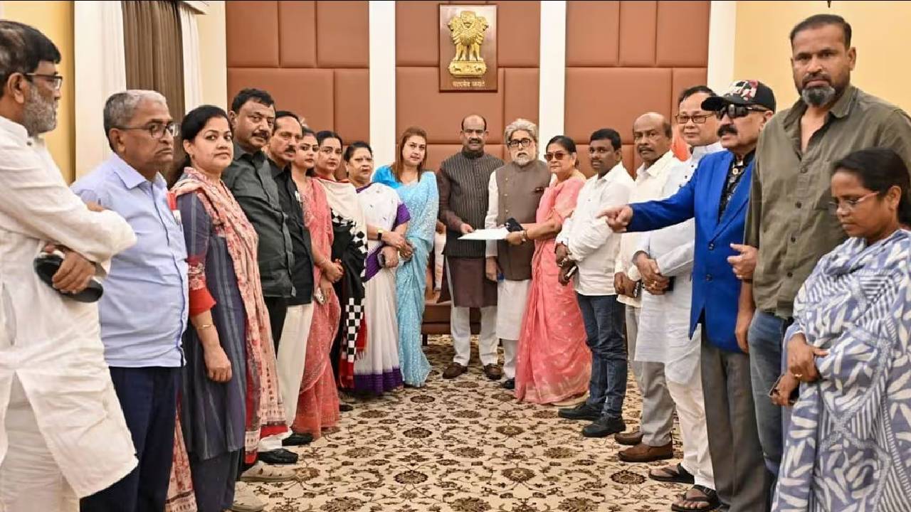 TMC Rebel MPs | బీజేపీలో చేర‌బోతున్న 17 మంది టీఎంసీ రెబ‌ల్ ఎంపీలు.. దుర్గా పూజ‌లోపేన‌న్న‌ ఎన్‌సీపీఐ ఎంపీ