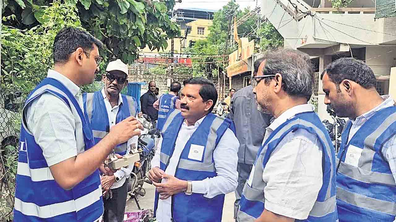 మొక్కుబడిగా బస్తీబాట!
