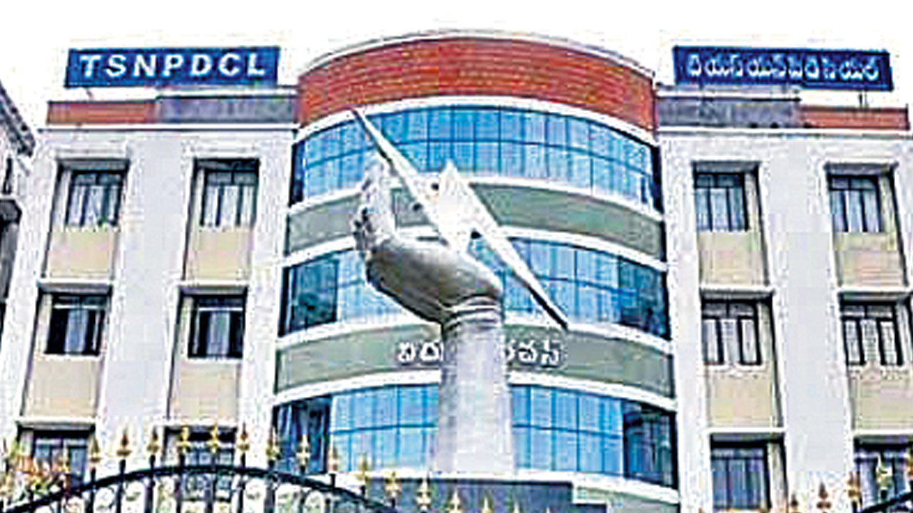 ఎన్పీడీసీఎల్‌లో కన్వర్షన్‌ దందా!