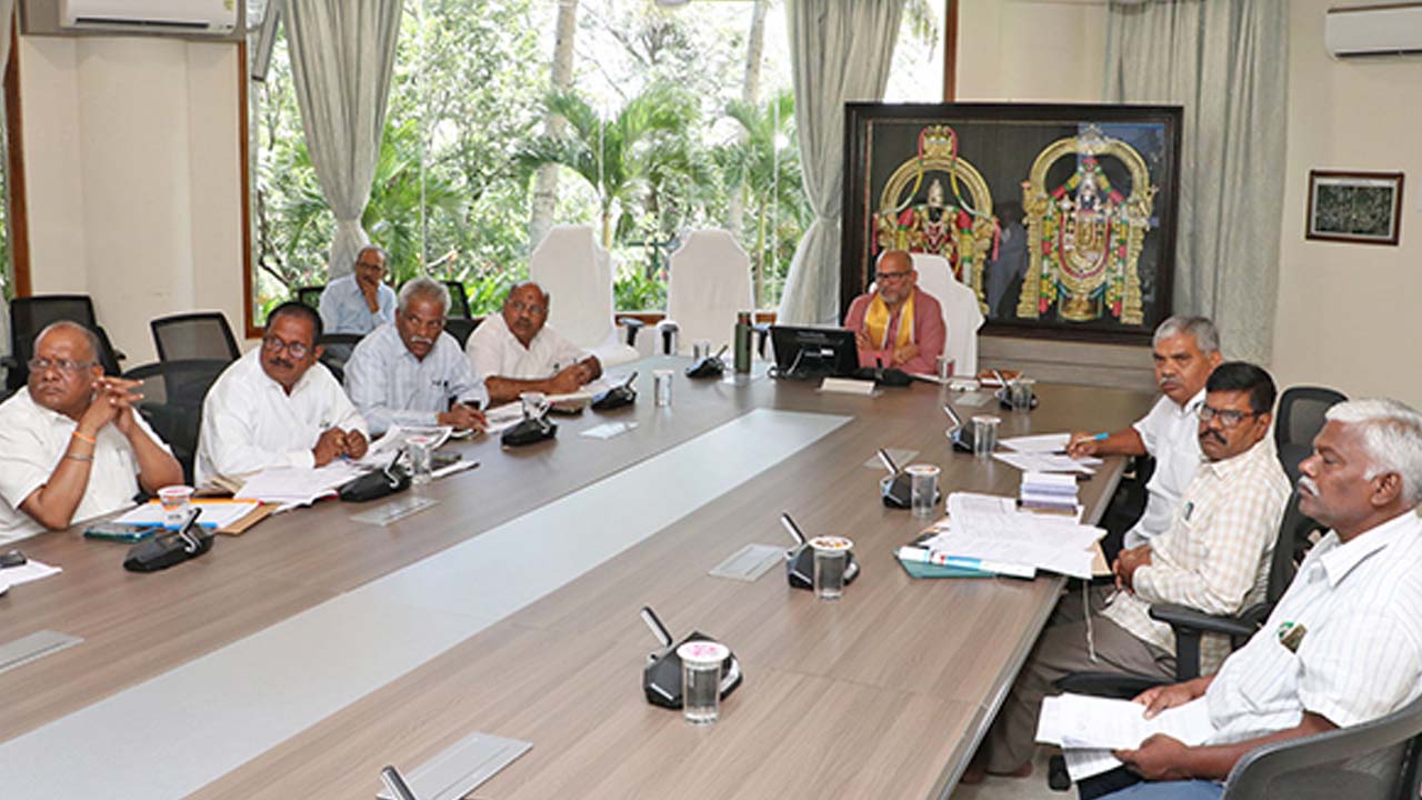 Brahmotsavams | బ్రహ్మోత్సవాల నాటికి సివిల్‌ ఇంజినీరింగ్‌ పనులను పూర్తి చేయాలి : టీటీడీ అదనపు ఈవో