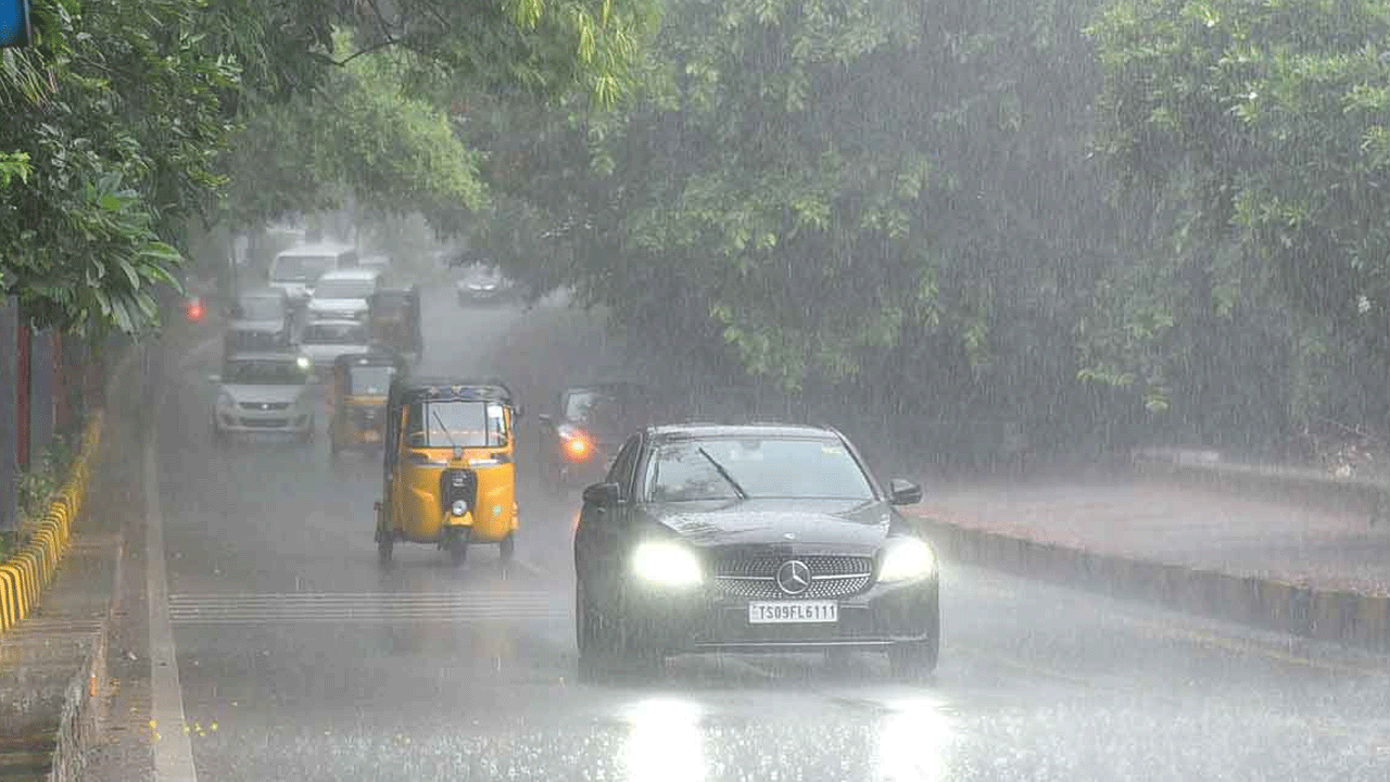 Rains | బంగాళాఖాతంలో వాయుగుండం.. రాష్ట్రంలో రానున్న రెండు రోజులు భారీ వ‌ర్షాలు..!