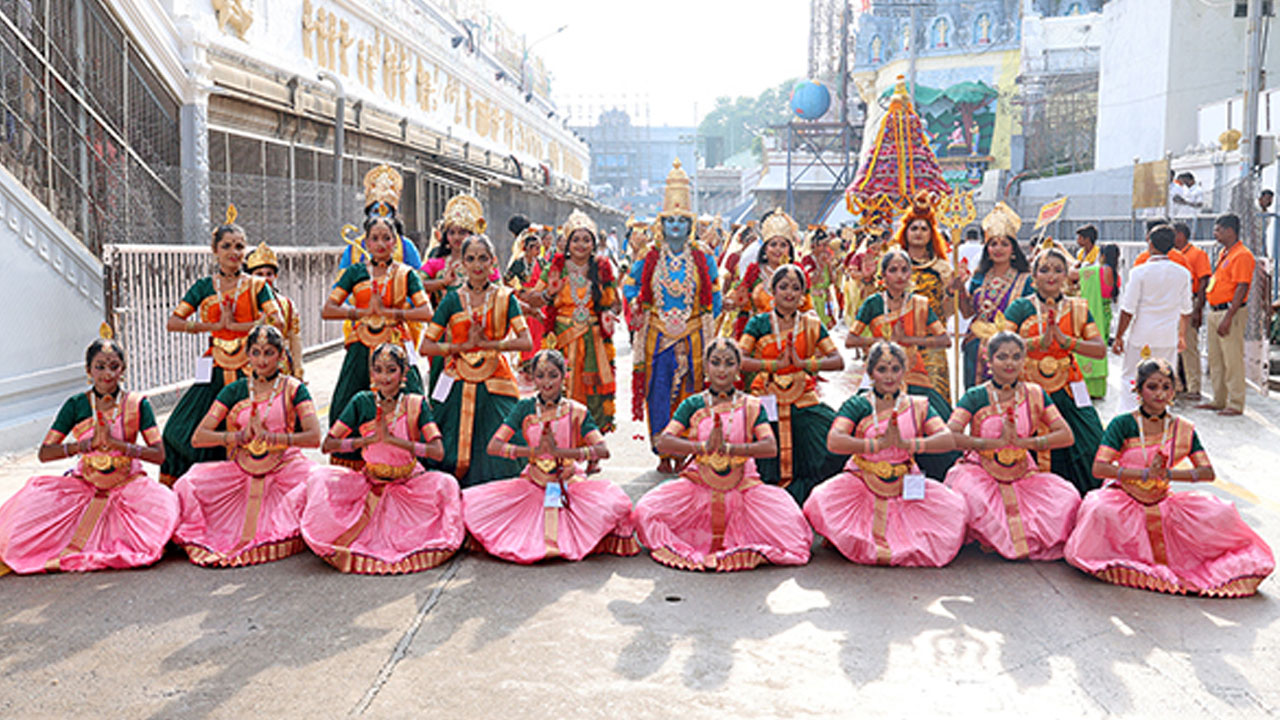 Salakatla Brahmotsavam | సాలకట్ల బ్రహ్మోత్సవాల్లో విశేషంగా ఆకట్టుకుంటున్న సాంస్కృతిక ప్రదర్శనలు