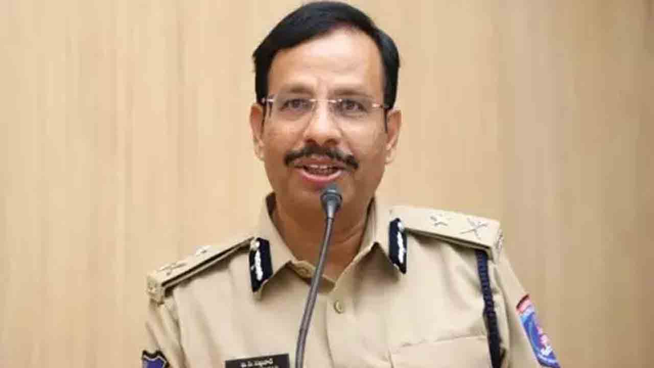 పాట పెడితే కేసులు పెడ్తం