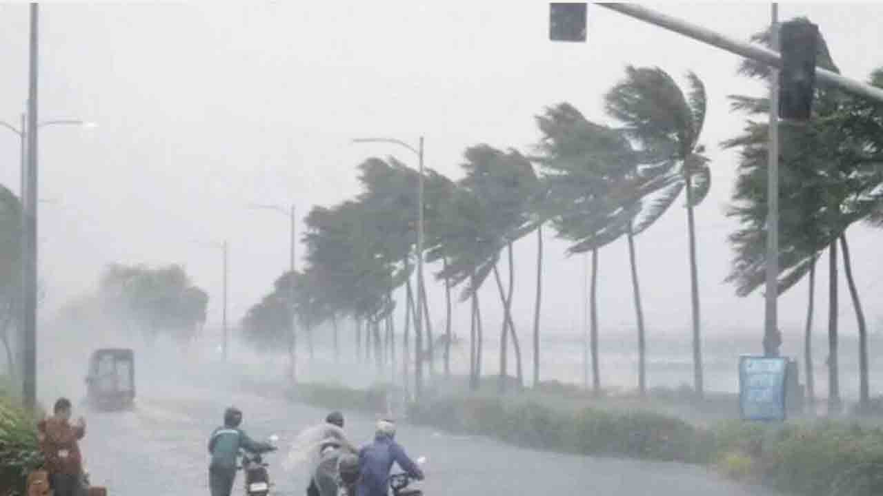 Lightning Strike | ఉత్తరాంధ్ర జిల్లాలకు పిడుగుపాటు హెచ్చరిక..అప్రమత్తంగా ఉండాలని వాతావరణ శాఖ సూచన