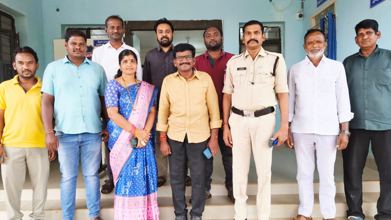 BRS Leaders Arrests | కరెంటు కోతలపై నిలదీస్తే అరెస్టులా? : బీఆర్ఎస్ నేతల మండిపాటు