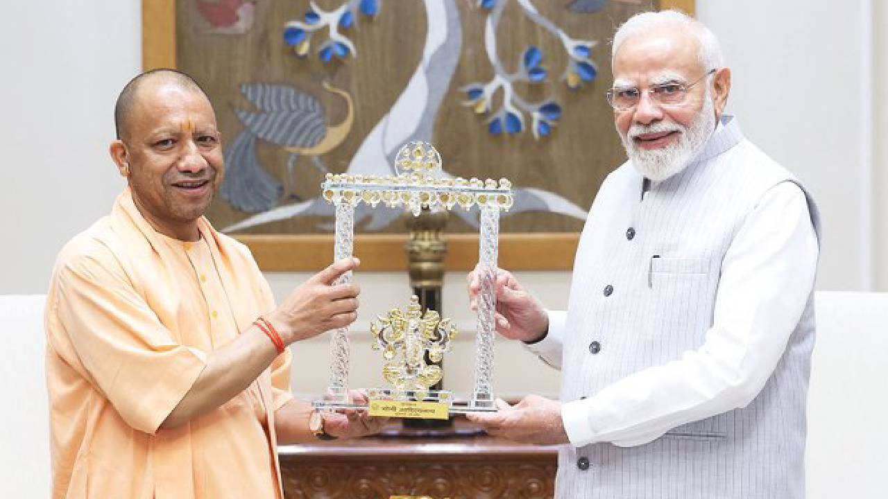 Yogi Adityanath | ప్ర‌ధాని మోదీని క‌లిసిన యోగి ఆదిత్య‌నాథ్.. యూపీ 2027 ఎన్నిక‌ల‌పై చ‌ర్చ‌
