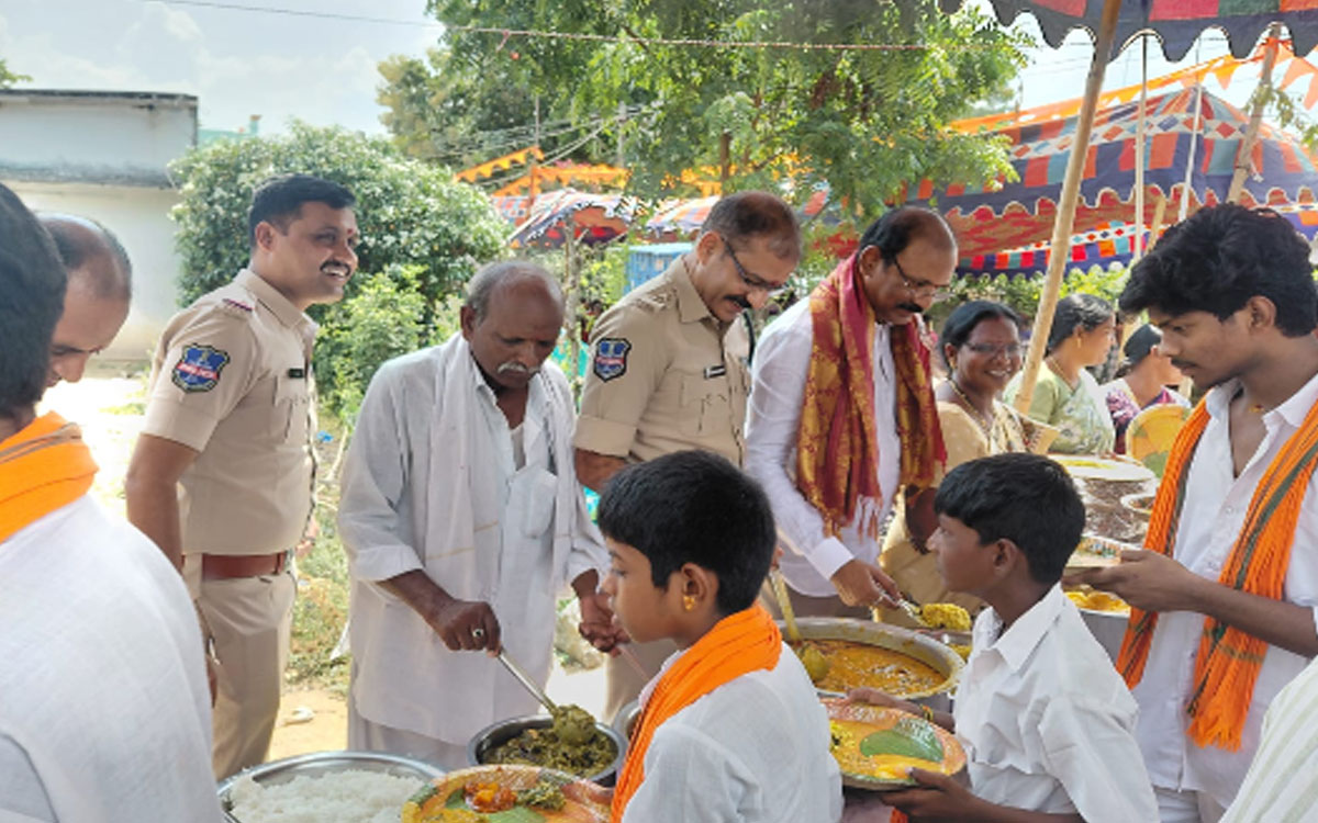 ‘ప్ర‌తి ఒక్క‌రూ సేవాభావం అల‌వ‌రుచుకోవాలి’