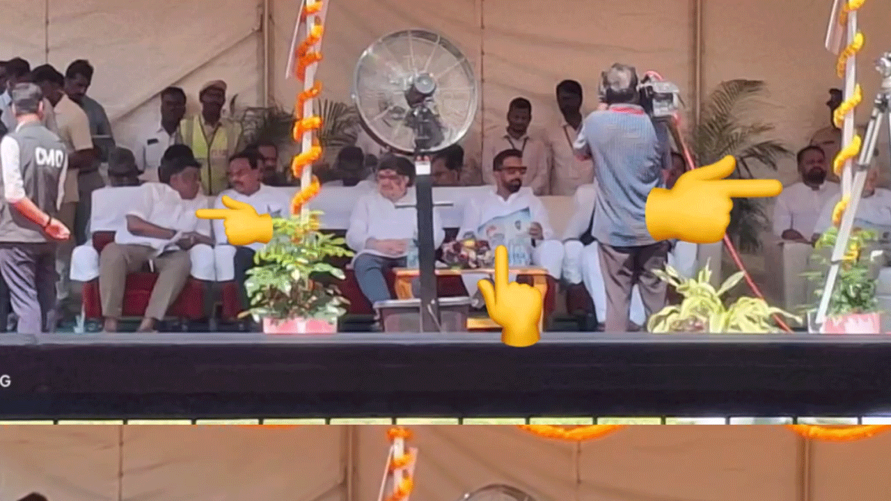 Addanki Dayakar | ఎమ్మెల్సీ అద్దంకి దయాకర్ వెనక వరుసలో..! ప్రభుత్వ హోదా లేని సీఎం అనుచరులు ముందు వరుసలో : వీడియో
