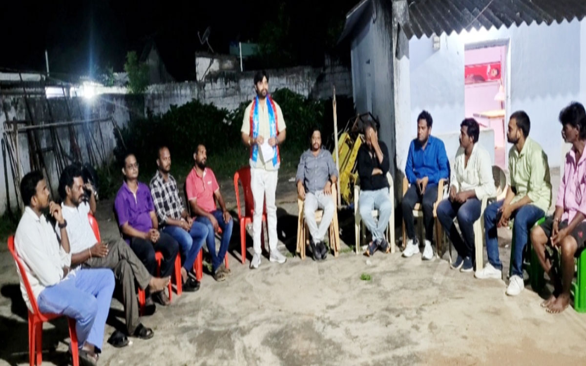 'జీవో 76 ప్రకారం రామ‌వరానికి పట్టాలు ఇవ్వాలి'