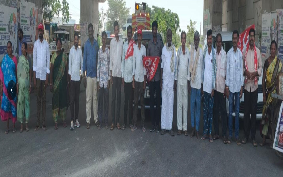 రైతుకూలీ సంఘం జాతీయ మహాసభలకి బ‌య‌ల్దేరిన నాయ‌కులు