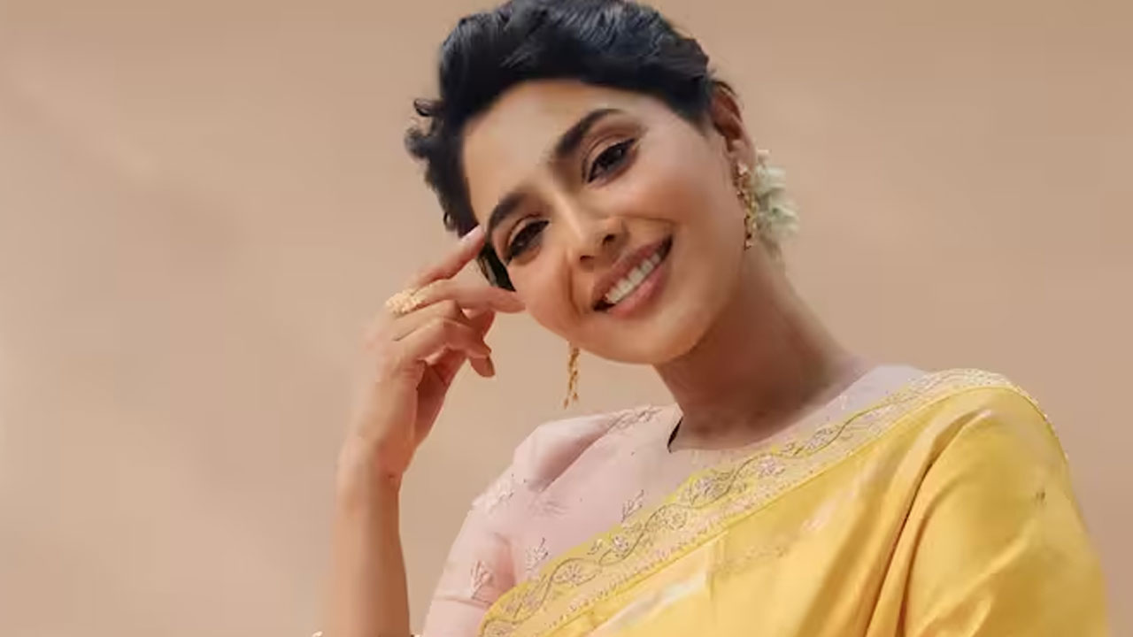Aishwarya Lakshmi | ఏడాదిగా సోషల్ మీడియాకు దూరంగా ఐశ్వర్య లక్ష్మి.. వాటితో విసిగిపోయానంటూ కామెంట్..!
