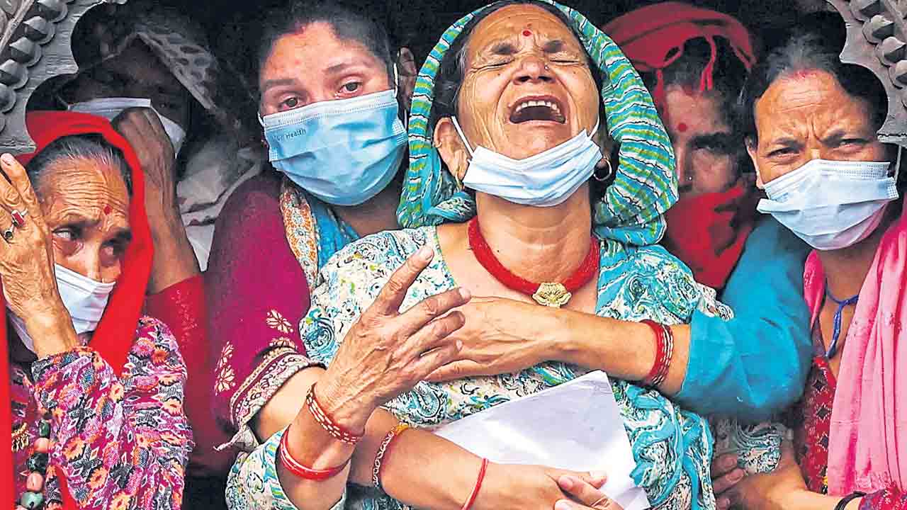 మన నిర్లక్ష్యానికి మనమే సాక్షులం