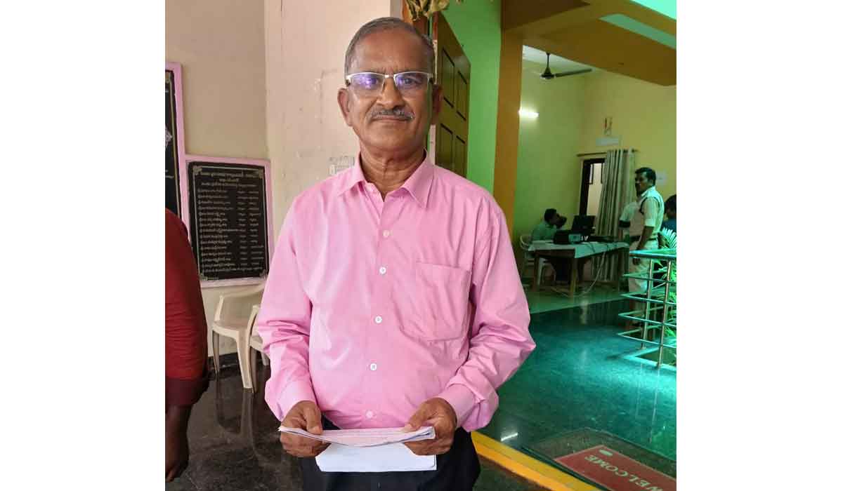 SIR Notices | గంగాధరలో తప్పుడు ఎస్‌ఐఆర్‌ నోటీసులతో ఇబ్బందులు