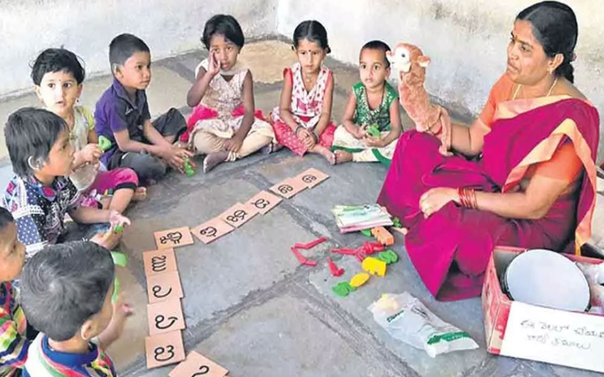 అంగన్‌వాడీ టీచర్, ఆయా పోస్టుల ఇంటర్వ్యూలు వాయిదా
