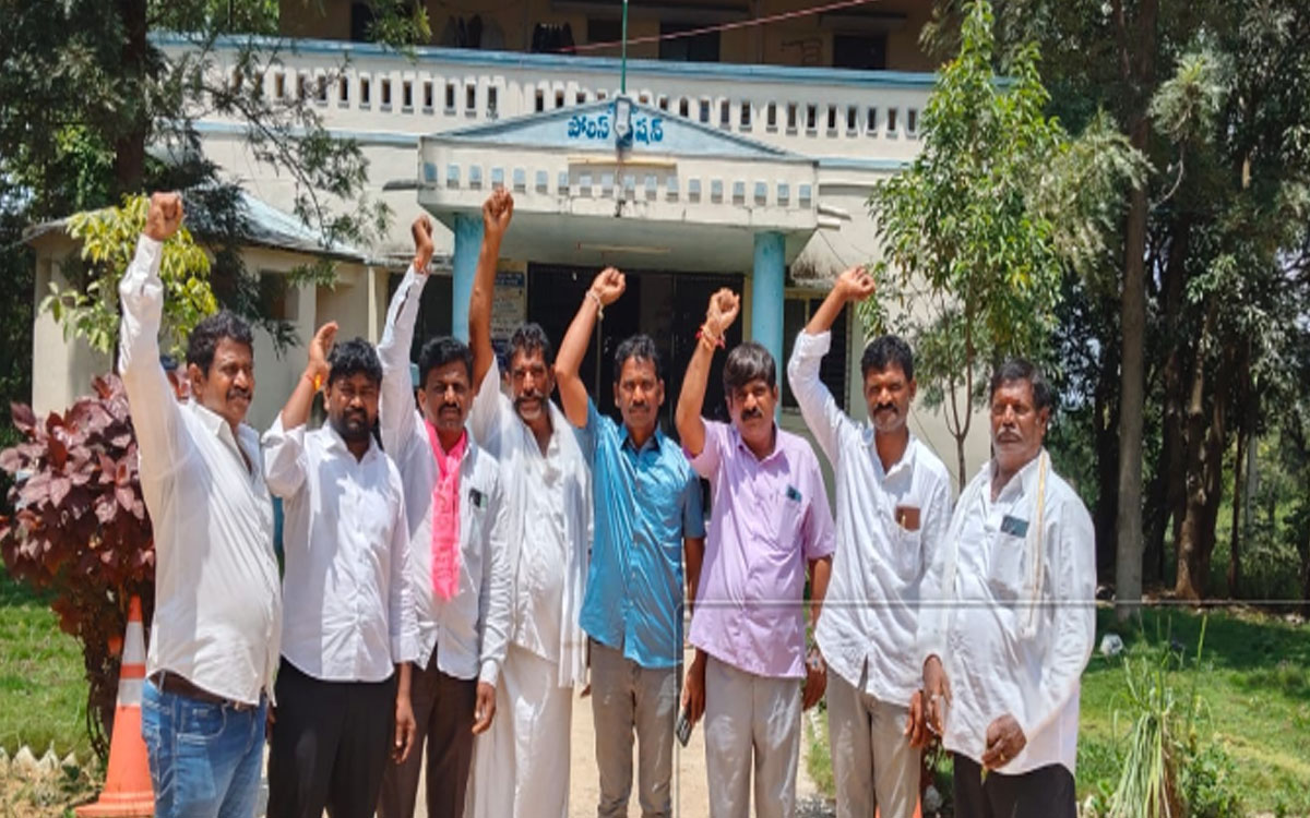 ‘సర్పంచుల అక్రమ అరెస్టు దారుణం’