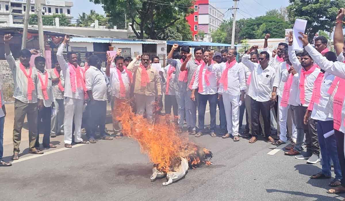 Thimmapur | తిమ్మాపూర్‌లో కవ్వంపల్లి దిష్టిబొమ్మ దహనం చేసిన బీఆర్ఎస్ నాయకులు