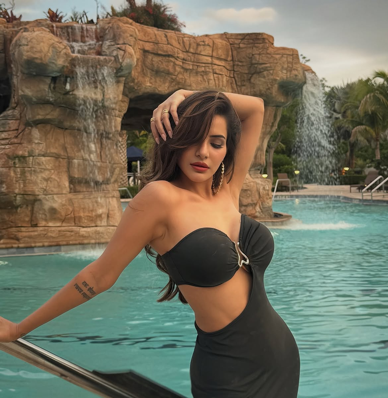 Ashu Reddy5