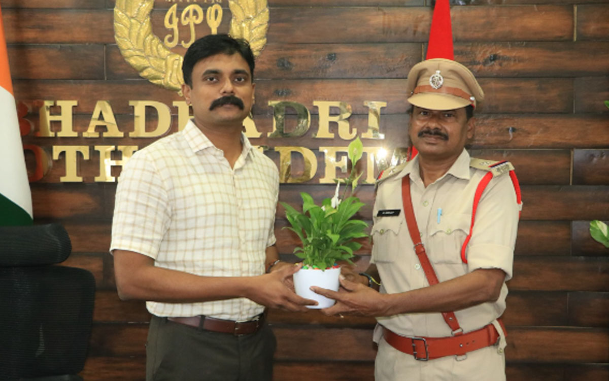 బూర్గంపహాడ్ ఏఎస్ఐగా స్వామి బాధ్యతల స్వీకరణ