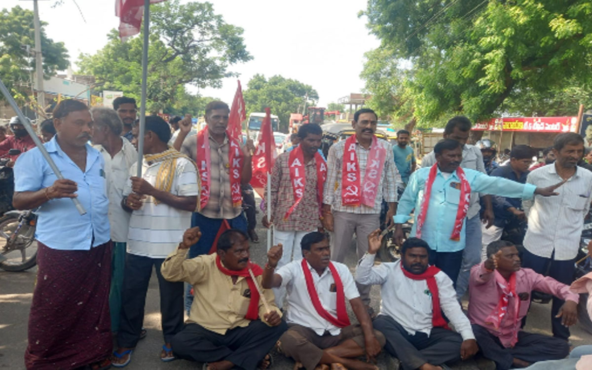 ‘ఆత్మకూర్ (ఎస్) మండలాన్ని క‌రువు మండ‌లంగా ప్ర‌కటించాలి’