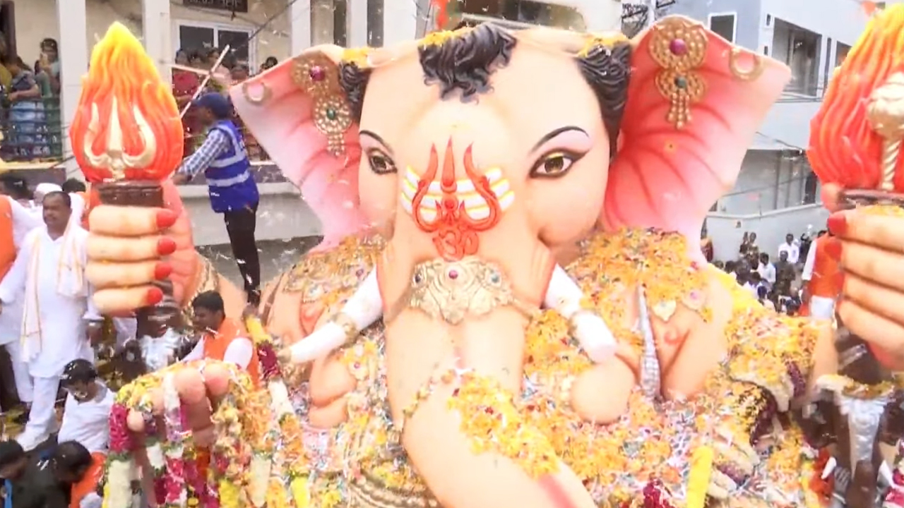 Balapur Ganesh Laddu | బాలాపూర్‌ గణేశ్‌ లడ్డూకు రికార్డు ధర.. రూ.39 లక్షలకు దక్కించుకున్న సామ ప్రణీత్‌ రెడ్డి!