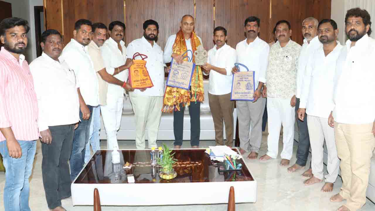 మట్టి విగ్రహాలను ప్రోత్సహించడం అభినందనీయం : ఎమ్మెల్యే బండారి లక్ష్మారెడ్డి