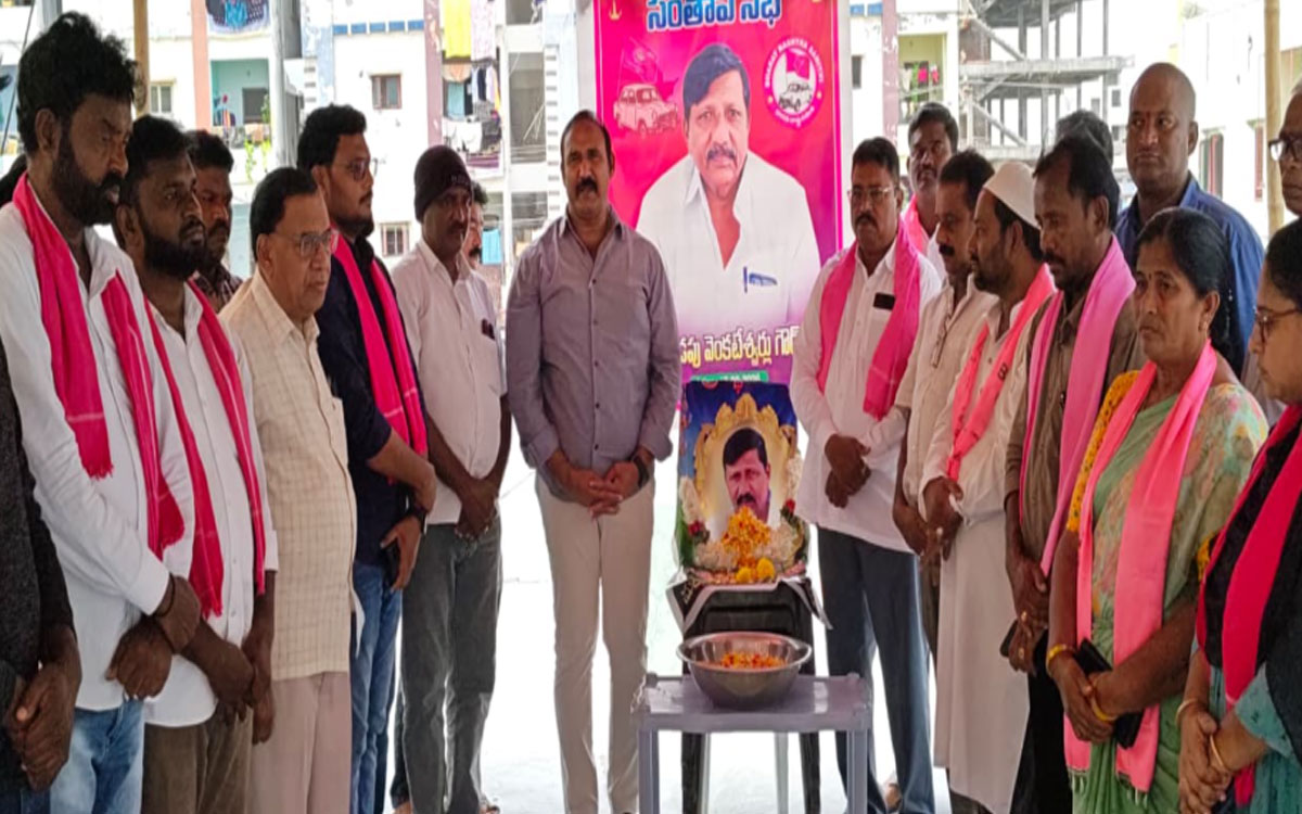 కుక్కడం వెంకటేశ్వర్లు మృతి పార్టీకి తీరని లోటు : మాజీ ఎమ్మెల్యే బొల్లం మ‌ల్ల‌య్య యాద‌వ్‌