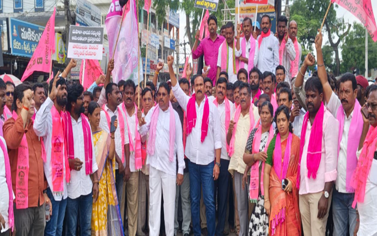 అసెంబ్లీ సాక్షిగా మహిళా ఎమ్మెల్యేలపై దుశ్చర్య : మాజీ ఎమ్మెల్యే బొల్లం మ‌ల్ల‌య్య యాద‌వ్