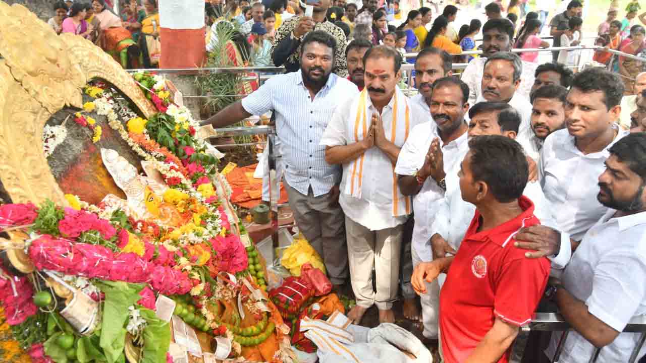 Bonalu | బోనమెత్తిన న్యూశాయంపేట.. ‘పోచమ్మ తల్లీ సల్లంగ చూడు’ అంటూ మొక్కులు చెల్లించిన భక్తులు