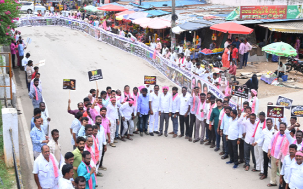 ఢిల్లీ వాళ్ల కాళ్ల ముందు తెలంగాణ ఆత్మ గౌరవం : మాజీ ఎంపీ బ‌డుగుల లింగ‌య్య యాద‌వ్‌