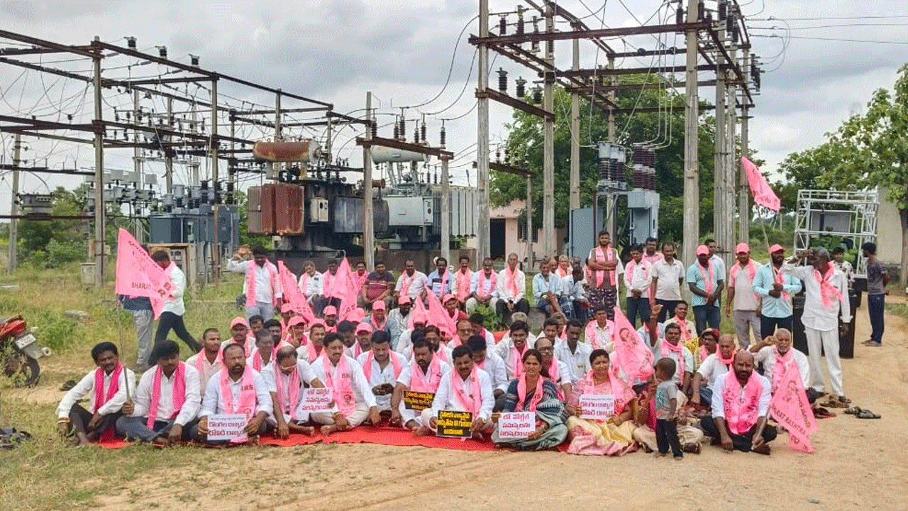 BRS | యాదాద్రి భువనగిరి జిల్లాలో సబ్ స్టేషన్ల ఎదుట‌ బీఆర్ఎస్ ధర్నా