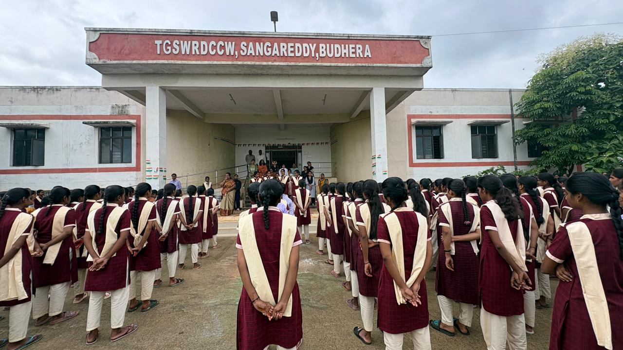 Budhera Womens Degree College | రూ.3లక్షల పుస్తకాలు మాయం.. బుదేరా మహిళా డిగ్రీ కాలేజీలో అక్రమాలు!