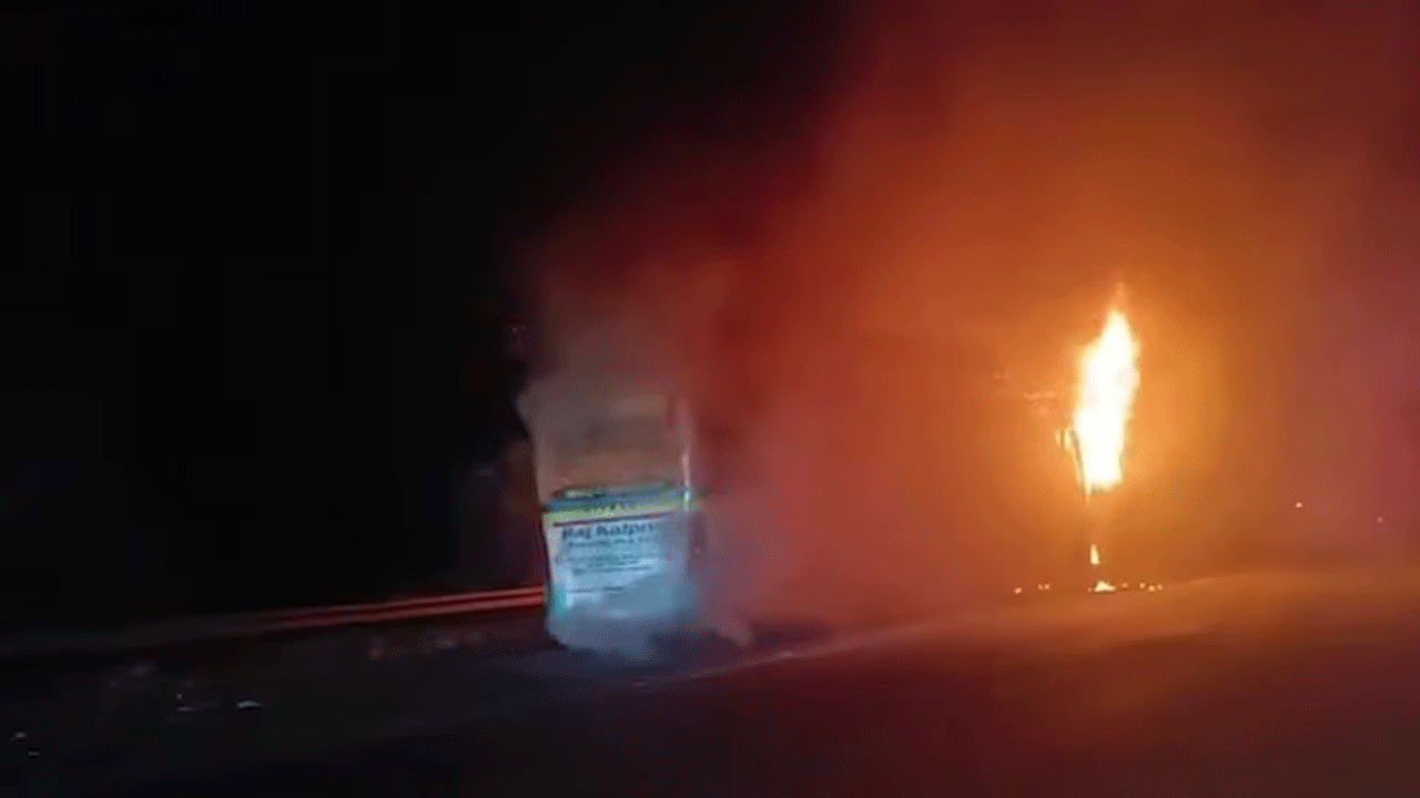 Road accident | ఉత్త‌ర్‌ప్ర‌దేశ్‌లో ఘోర రోడ్డు ప్ర‌మాదం.. 9 మంది స‌జీవ ద‌హ‌నం