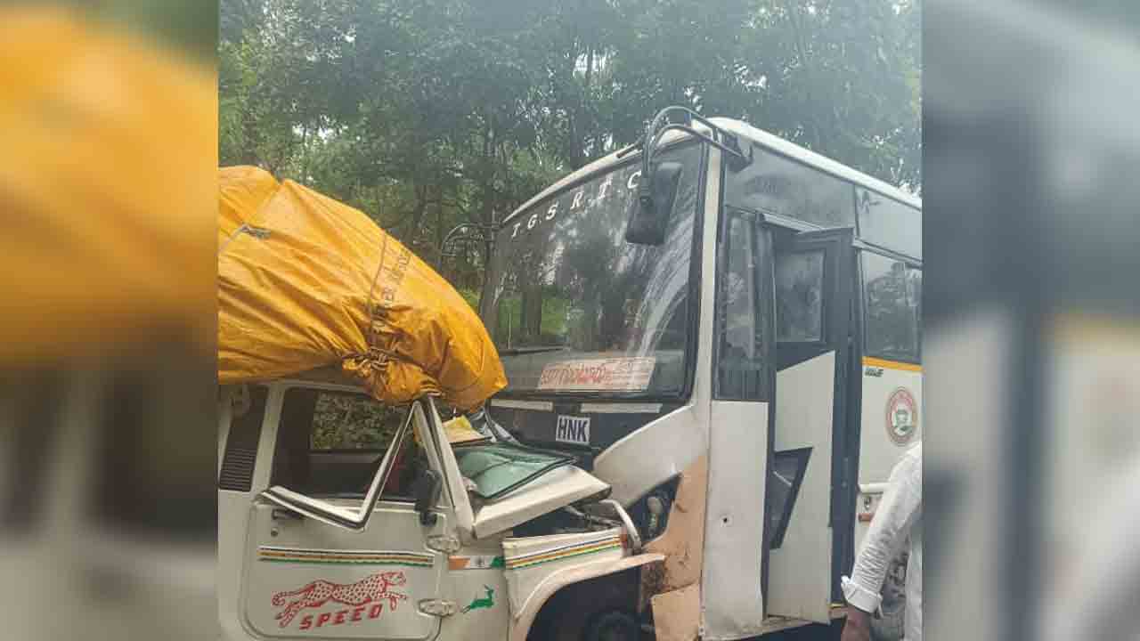 Road acccident | ములుగు జిల్లాలో రోడ్డు ప్రమాదం.. 15 మందికి తీవ్ర గాయాలు
