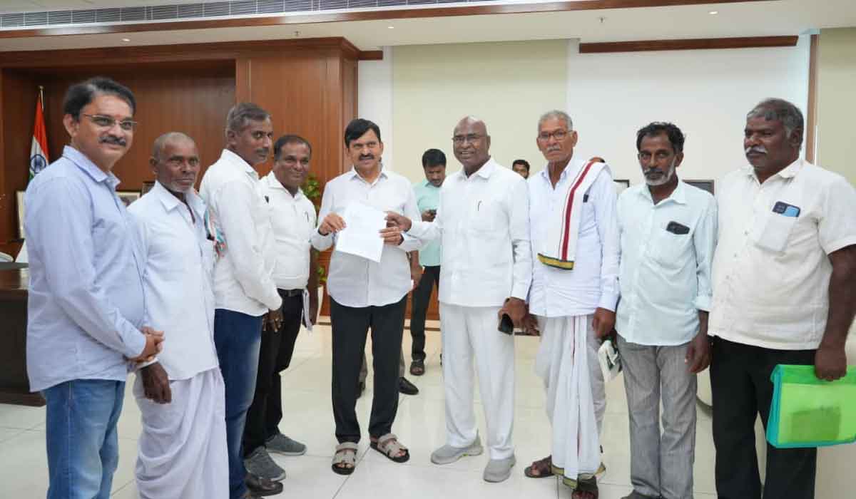 Chada Venkat Reddy | రైతుల సమస్యలు పరిష్కరించాలంటూ మంత్రికి చాడ వినతి