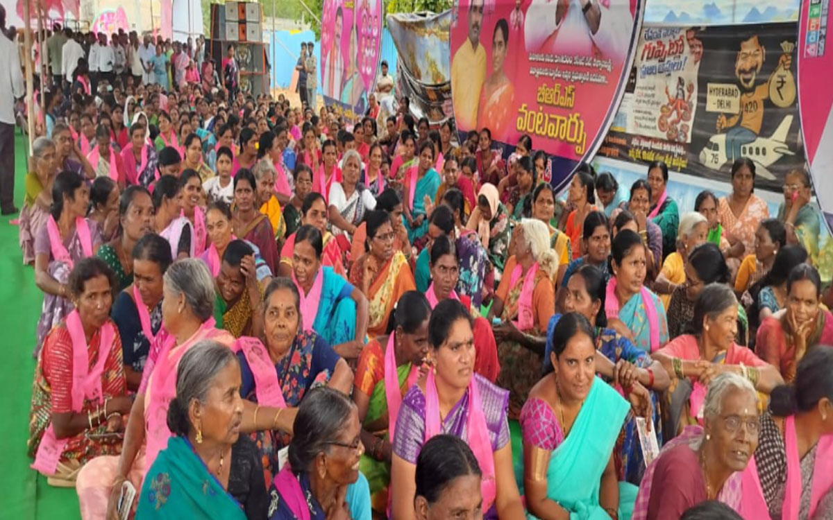 'ప్రజా సమస్యలు గాలికొదిలి మంత్రి పదవి కోసం రాజగోపాల్ రెడ్డి చక్కర్లు'