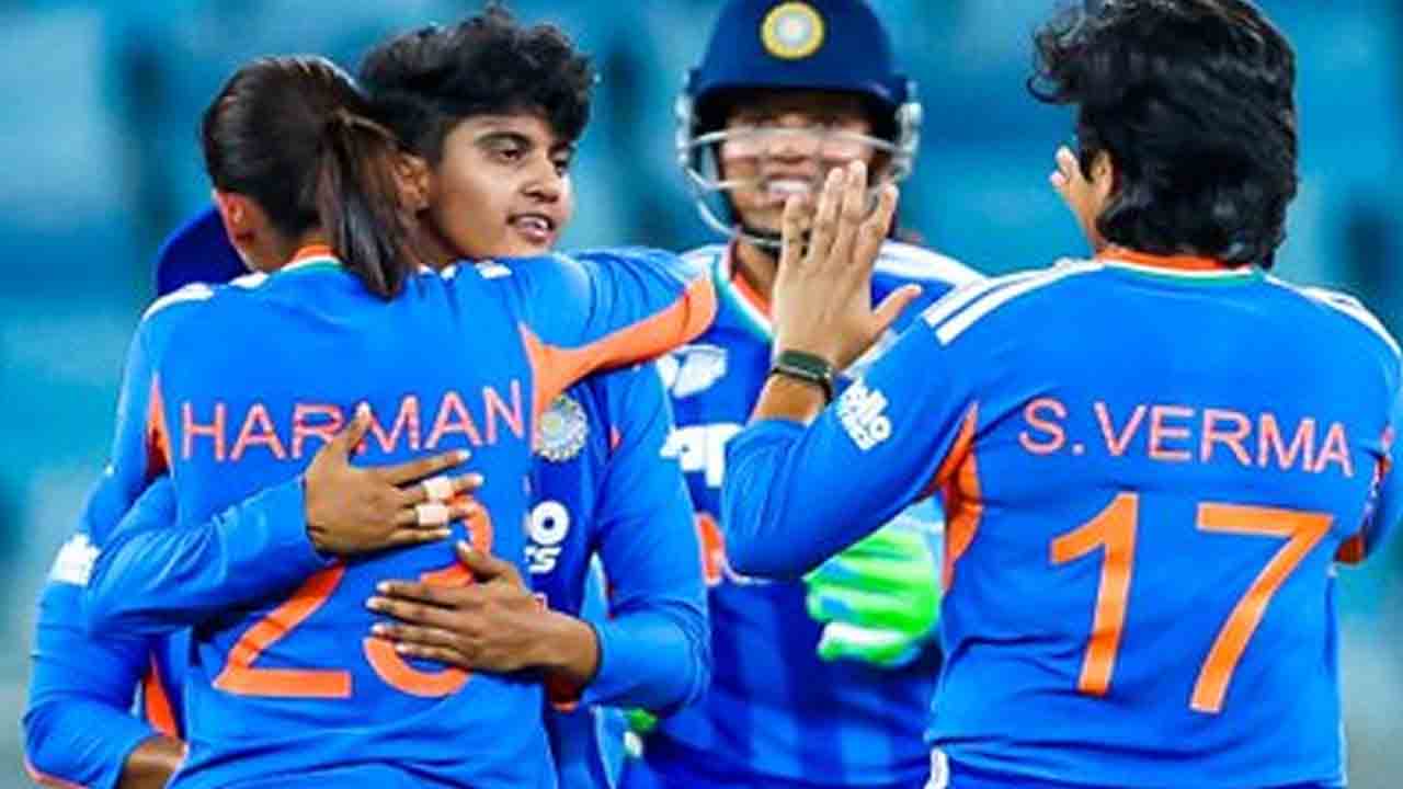 INDW vs PAKW | చరణి, ప్రతీకా స్పిన్ మాయాజాలం.. 55 పరుగులకే పాకిస్థాన్ ఆలౌట్..!