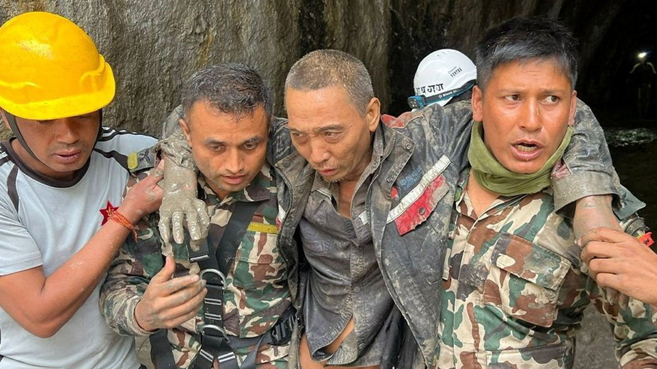 Nepal Floods: నేపాల్ ట‌న్నెల్‌లో స‌జీవంగా చైనీస్ దేశ‌స్థుడు.. శిథిలాల కింద ప్రాణాల‌తో 64 ఏళ్ల మ‌హిళ‌