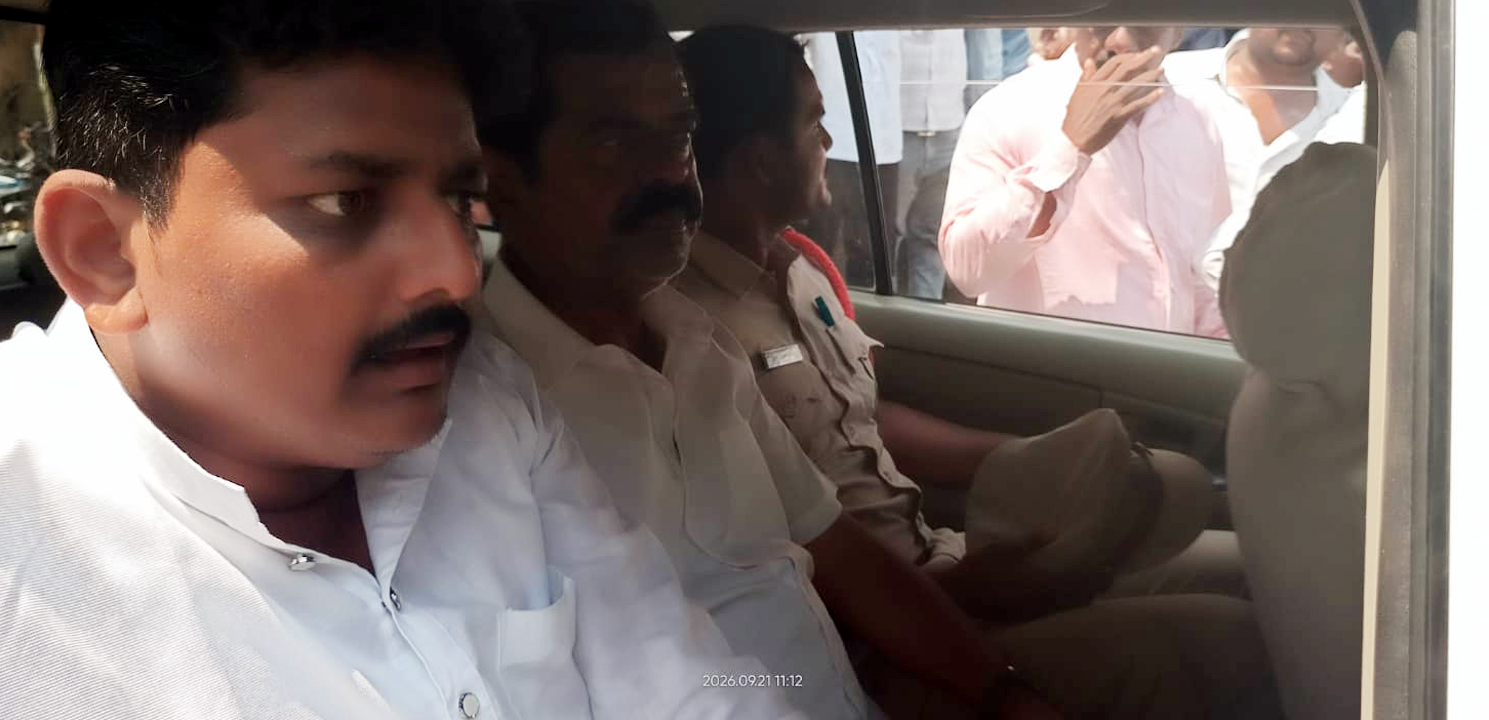 Jurala Project | జూరాల వద్ద తీవ్ర ఉద్రిక్తత.. చిట్టెం రామ్మోహన్ రెడ్డిని అదుపులోకి తీసుకున్న పోలీసులు