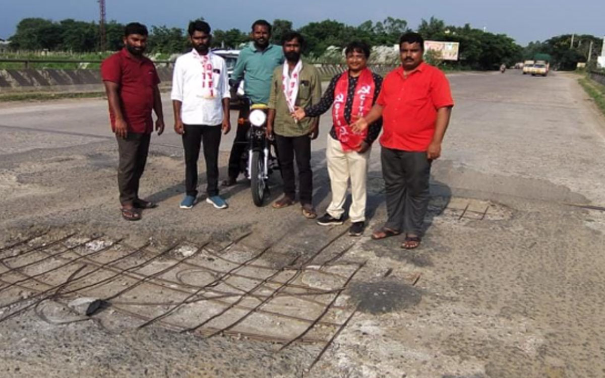 ప్రమాదకరంగా సీతారామ ప్రాజెక్ట్‌ ప్ర‌ధాన కాల్వ వంతెన‌