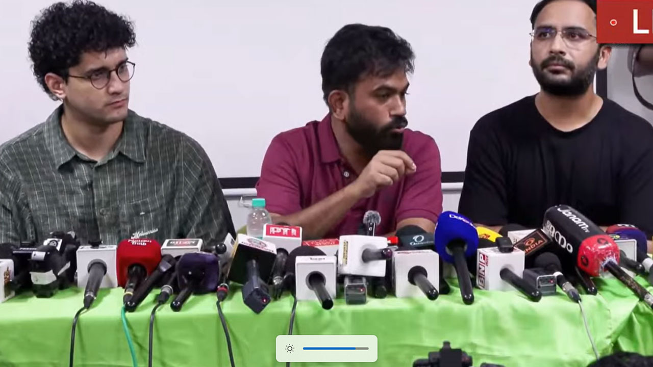 CJP: సీఈసీ జ్ఞానేశ్ కుమార్ 48 గంట‌ల్లోగా రిజైన్ చేయాలి:  కాక్రోచ్ పార్టీ డిమాండ్‌