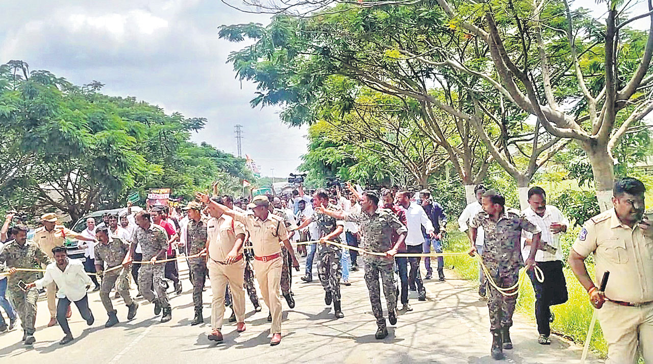 సర్కారీ గూండాగిరీ కేసీఆర్‌ ఇంటిపై దాడికి కుతంత్రం!