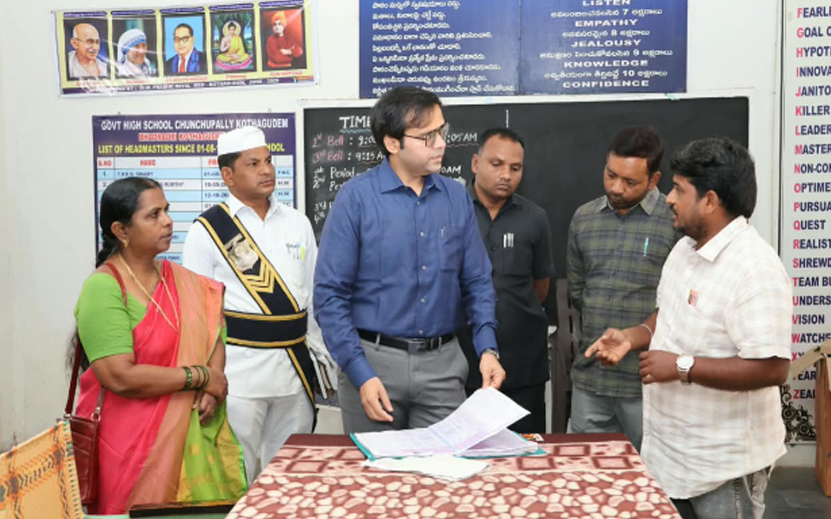 చుంచుపల్లి పాఠశాల, ఆరోగ్య కేంద్రంలో కలెక్టర్ అంకిత్‌ ఆకస్మిక తనిఖీ
