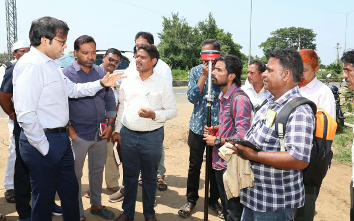 భూ రీ సర్వేను సకాలంలో పూర్తి చేయాలి : కలెక్టర్ అంకిత్